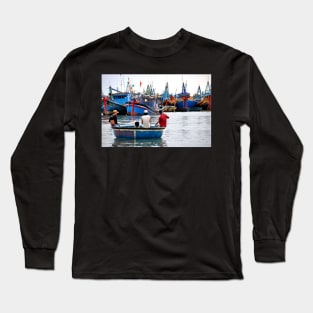 Vietnam - petit port de pêche de Miu Ne Long Sleeve T-Shirt